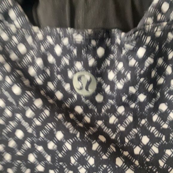 Lululemon Top with Built in Bra - size 2/4 - Picture 4 of 5